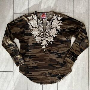 Johnny Was Christina Cotton Camouflage Floral Embroidered Raw Hem Top Size Large